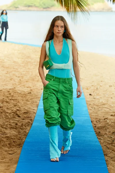 Look 15